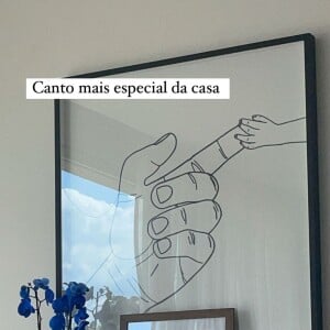 Maria Lina mostra quadro minimalista com as mãos de João Miguel e Whindersson Nunes