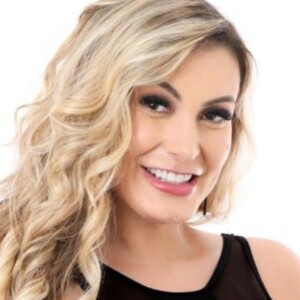 Andressa Urach compartilhou um longo texto para anunciar sua volta à Universal