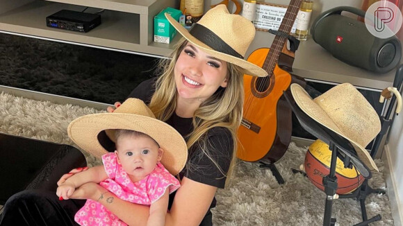 Virgínia combina chapéu de palha com a filha e web se encanta: 'Lindas'