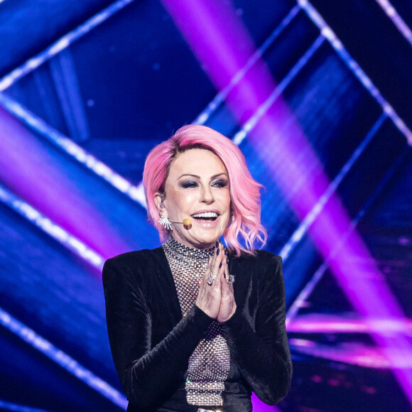 Ana Maria Braga se submeteu a uma cirurgia nos olhos