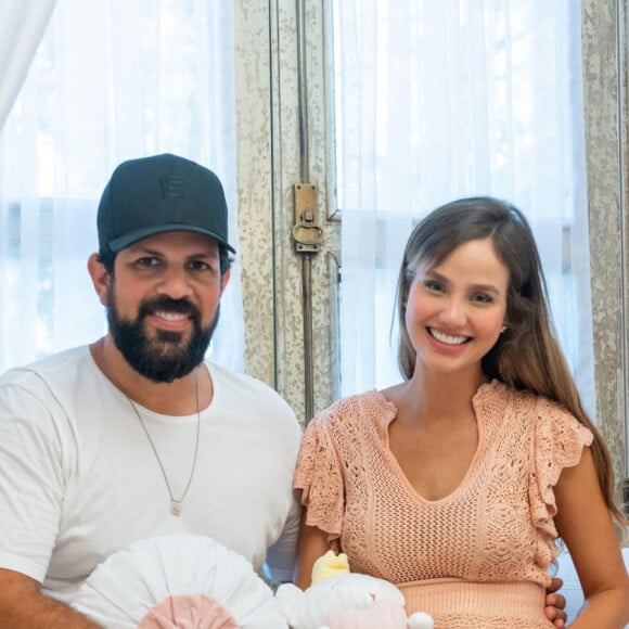 Biah Rodrigues e Sorocaba se encantaram com todos os detalhes do quarto de Fernanda