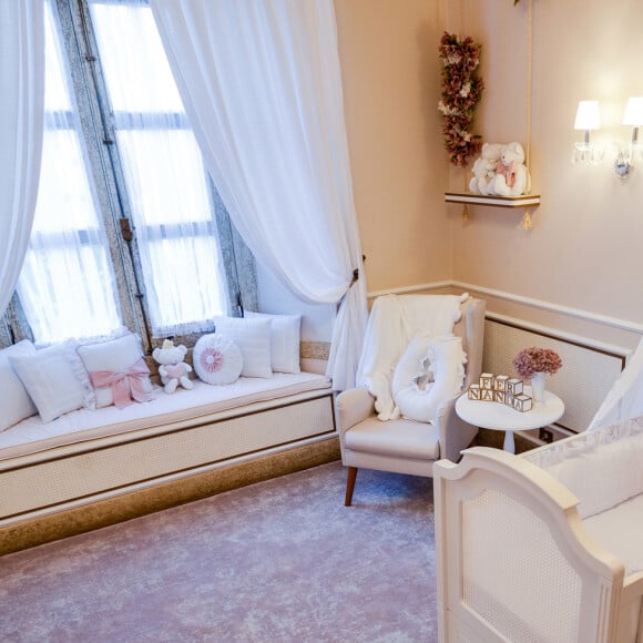 Quarto da filha de Biah Rodrigues e Sorocaba tem berço com proteção