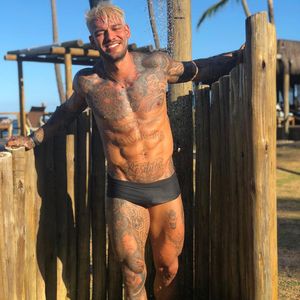 Lucas Lucco  levou os seguidores à loucura em um clique de sunga