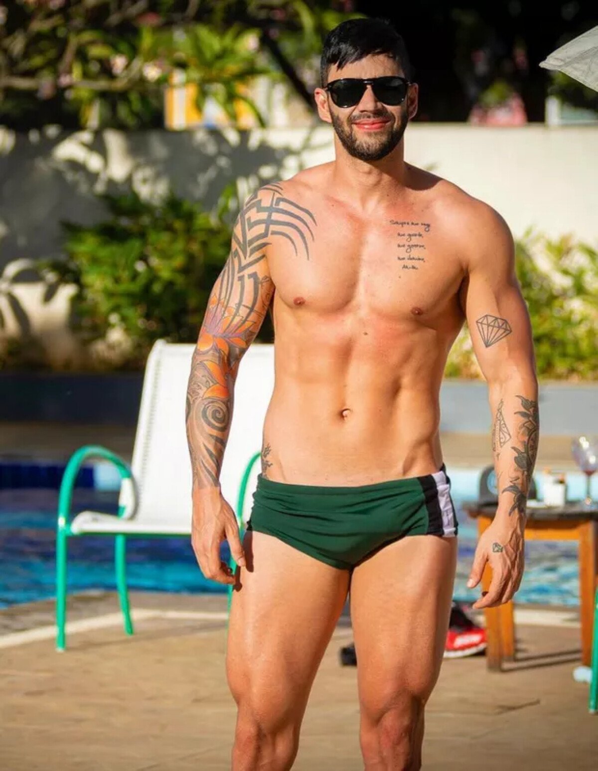 Foto Gusttavo Lima Mostrou Corpo Sarado E Volume Em Foto De Sunga Purepeople 0188