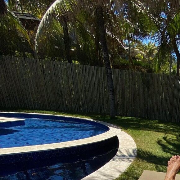 Thaila Ayala publicou registro em que a barriga aparece em primeiro plano