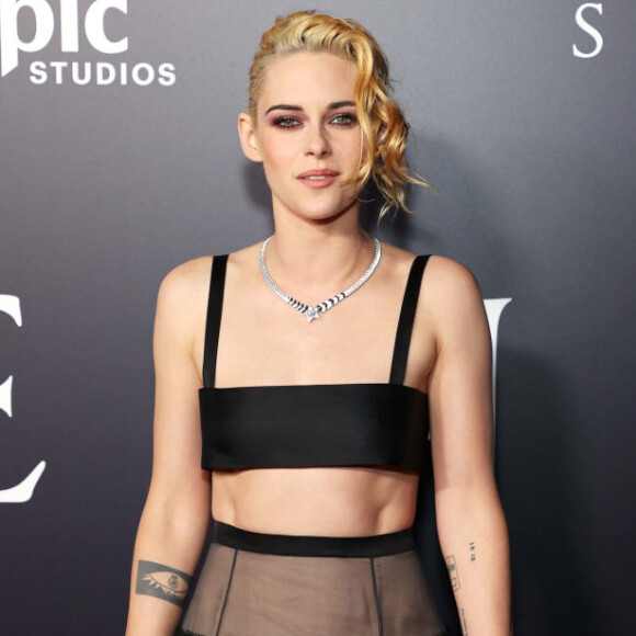 Kristen Stewart usou look Chanel na estreia de 'Spencer', em Los Angeles, nesta terça-feira, 26 de outubro de 2021