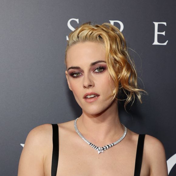 Kristen Stewart interpreta princesa Diana, que morreu em um trágico acidente de carro em 1997, no filme 'Spencer'