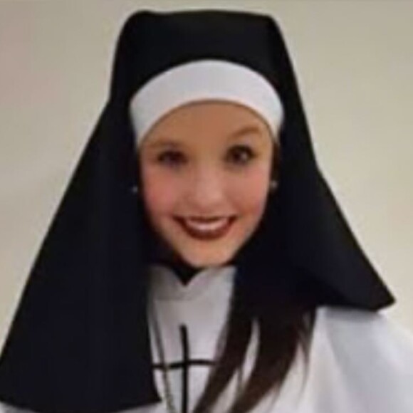 Larissa Manoela usou fantasia de freira para Halloween anterior: 'Vergonha'