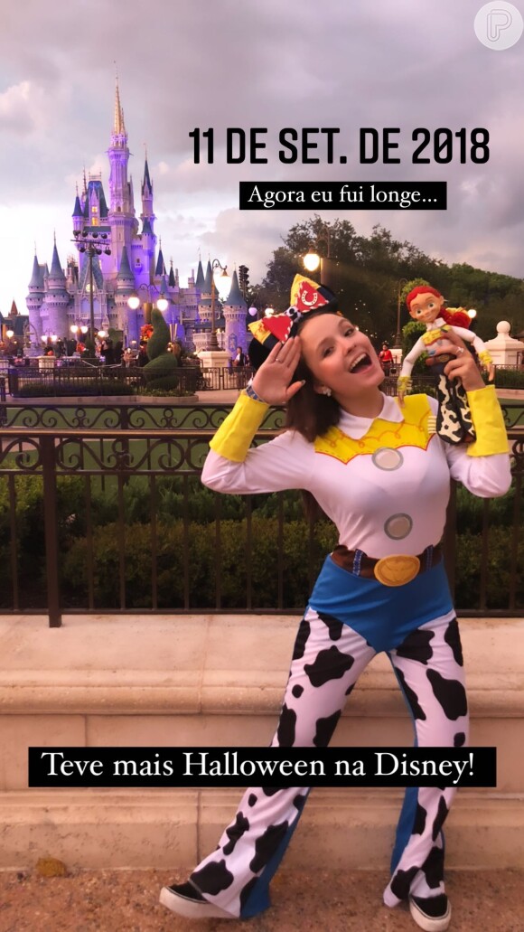 Larissa Manoela se fantasiou de Jessie, de 'Toy Story' para o Halloween de 2018, que passou na Disney