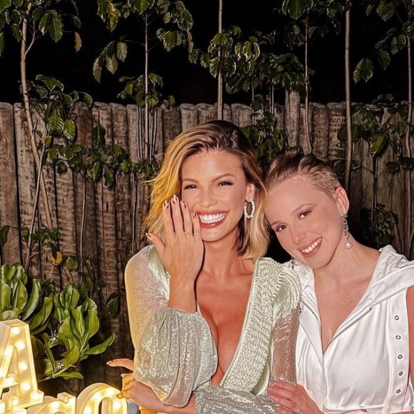 Noivas desde o Réveillon de 2021, Vitória Strada e Marcella Rica já planejam casamento: 'Quem entra primeiro? Estamos no momento de fazer nossas próprias regras'