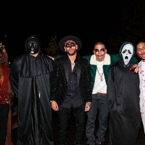 Neymar se vestiu de caveira mexicana no Halloween