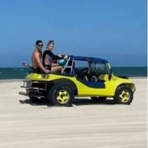 Grazi Massafera e Alexandre Machafer em passeio de bugue