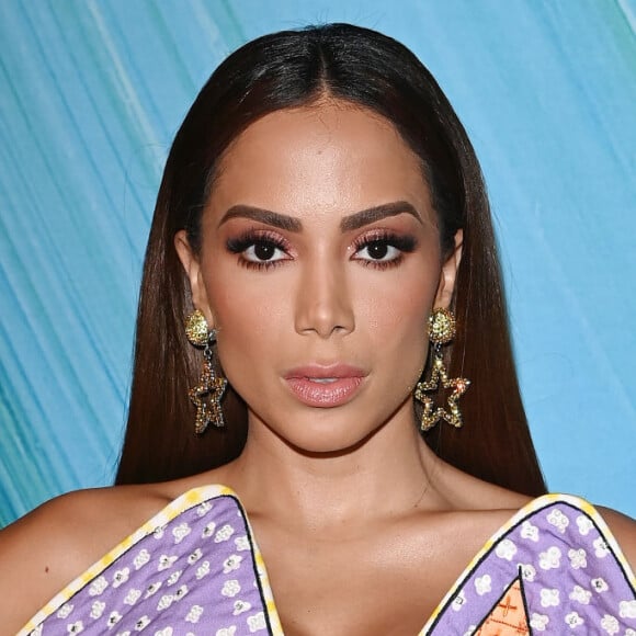 Look Moschino de Anitta roubou a cena nas redes sociais