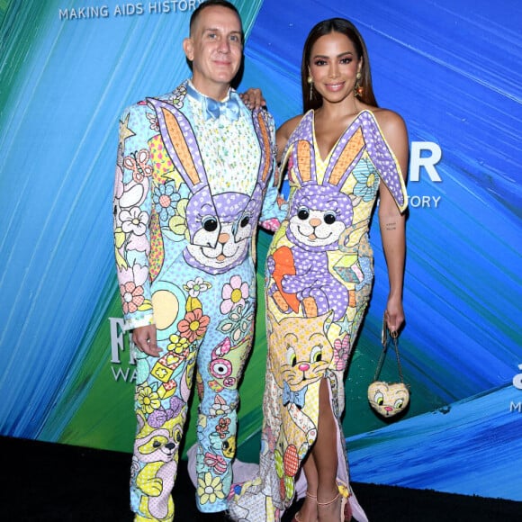 Anitta combinou o look com o autor do vestido, o estilista Jeremy Scott