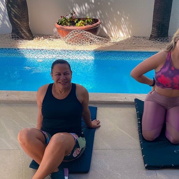 Mãe de Marília Mendonça, Ruth Moreira recebeu elogios de Maraisa: 'Marília sempre me contava sua história e, mesmo com uma infância difícil, a senhora foi vencedora'