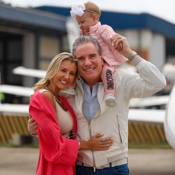 Ana Paula Siebert é casada com Roberto Justus, com quem tem uma filha
