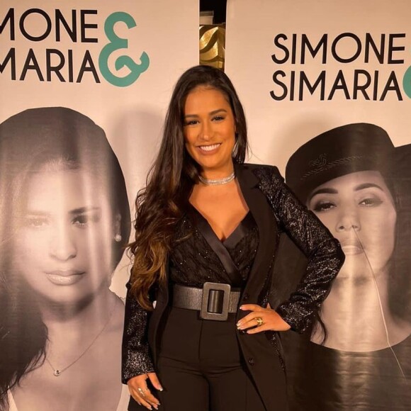 Dupla de Simaria, Simone revela que vai fazer cirurgia para remoção de peles