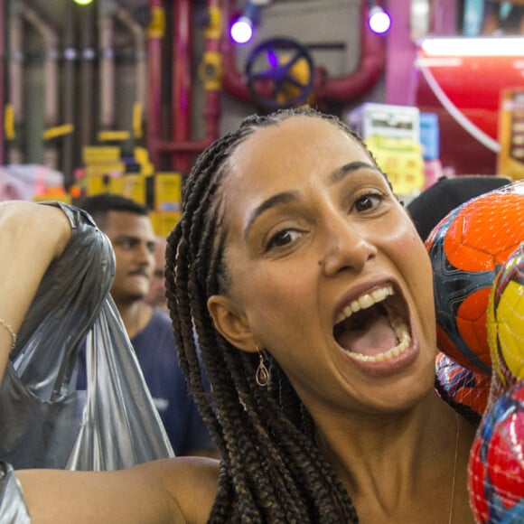 Camila Pitanga foi artista exclusiva da TV Globo por 25 anos