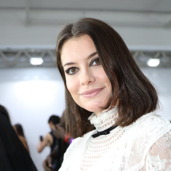 Alinne Moraes está com um corte long bob: atriz tinha cabelo mais longo e fez mudança relâmpago