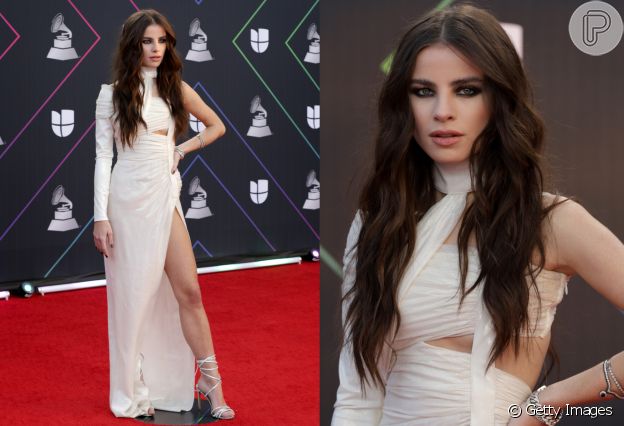 Giulia Be escolheu look branco Versace no Grammy Latino 2021