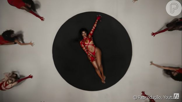 Iza fez coreografias ousadas no clipe 'Sem Filtro'