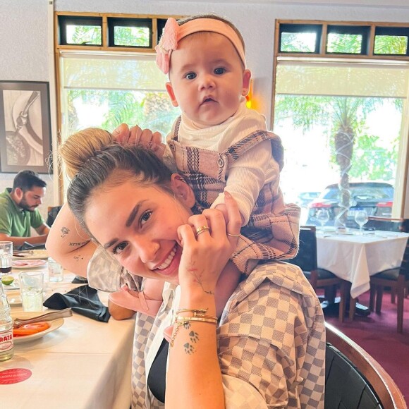 Virginia Fonseca voltou de viagem e mostrou reencontro com Maria Alice