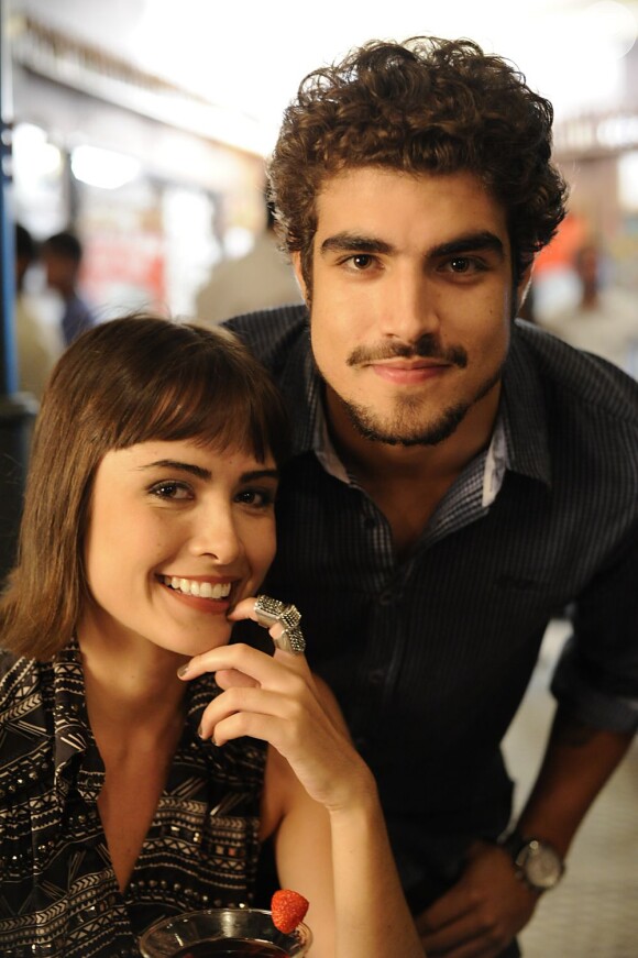 Caio Castro e Maria Casadevall compram apartamento em São Paulo. A informação é do jornal 'O Dia', deste domingo, 30 de novembro de 2014