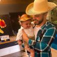   Murilo Huff e Leo, filho do cantor com Marília Mendonça, emocionam internautas em foto: 'Transmite amor e proteção'  