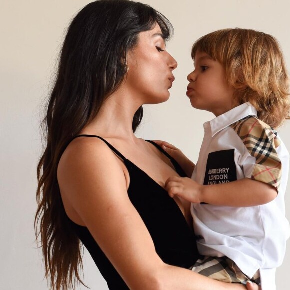 'Amor meu', escreveu Isis Valverde em foto com o filho