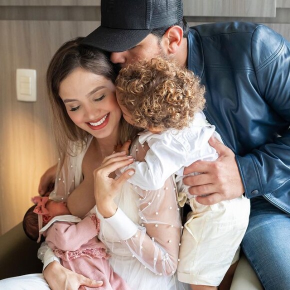 Biah Rodrigues e Sorocaba já são pais de Theo, de um ano, que tem disputado a atenção da mãe