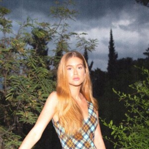 Para fumar, Marina Ruy Barbosa precisou treinar com um cigarro sem nicotina