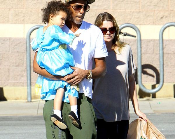 Ellen Pompeo De Grey S Anatomy Passeia Com Filha E Marido Em Los Angeles Purepeople