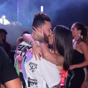 Bianca Andrade trocou beijos com Fred na Farofa da Gkay