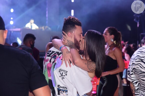 Bianca Andrade trocou beijos com Fred na Farofa da Gkay