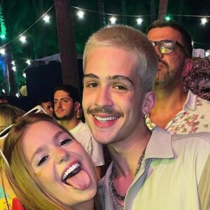 Viih Tube postou fotos ao lado de João Guilherme e outras personalidades na 'Farofa da Gkay'