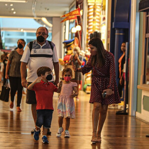 Thais Fersoza e os filhos estavam usando máscaras de proteção contra a Covid-19