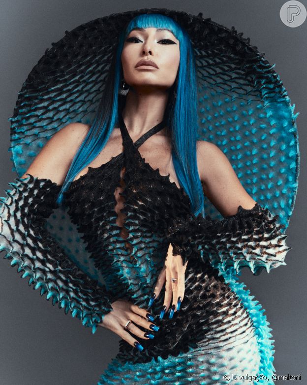 Vestido futurista de Sabrina Sato é do designer Chet Lo: o estilista é nipo-estadunidense e foi chamado de 'visionário' pela brasileira