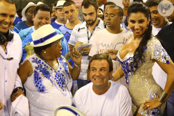 Carnaval 2022 no Rio: Eduardo Paes, em 2017, último ano em que esteve à frente da prefeitura, repassou R$ 2 milhões a cada escola de samba