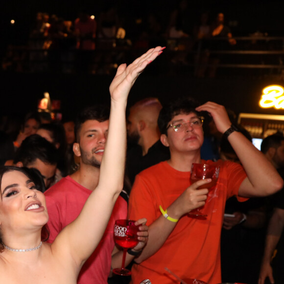 Simone e Simaria tiveram Thelma Assis, Gkay, Erika Schneider, Bil Araújo e mais celebridades como plateia em primeiro show