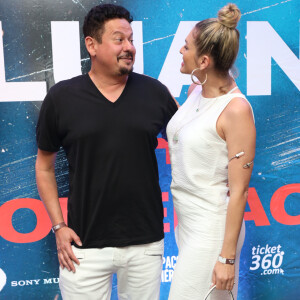 Lívia Andrade e Marcos Araújo prestigiaram show do cantor Luan Santana