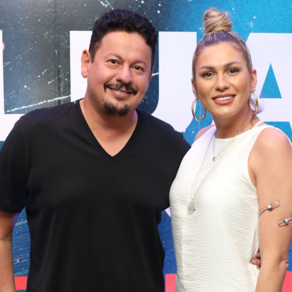 Lívia Andrade curtiu show de Luan Santana acompanhada do empresário Marcos Araújo
