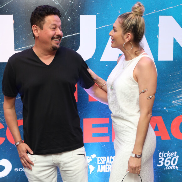 Lívia Andrade foi alvo de mensagens de ódio por conta do romance com Marcos Araújo