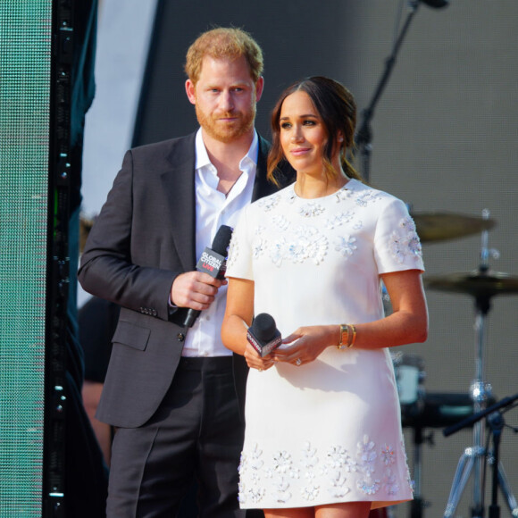 Meghan Markle e Príncipe Harry exaltaram os filhos: 'Archie nos fez 'Mama' e 'Papa', e Lili nos transformou em uma família'