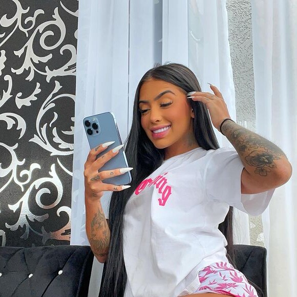 Mirella usou o Twitter nesta quinta-feira (23) para desabafar e explicar uma fala de quando disse que ficaria com Whindersson Nunes