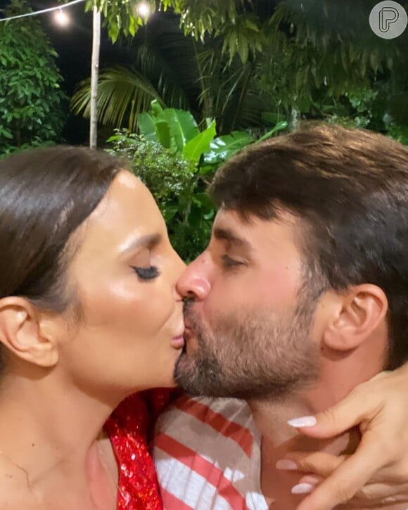 Ivete Sangalo aparece em sequência de beijos com o marido, Daniel Cady, em noite de Natal