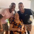 Neymar passou a véspera de Natal na casa da avó, Dona Bere, ao lado de jogadores e Bruna Biancardi: ''Ver a família e amigos felizes é o que realmente me importa!'