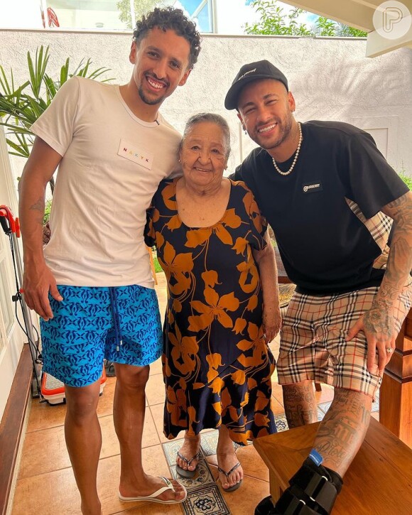 Neymar enalteceu a avó e ficou feliz ao ver a gratidão da matriarca por ter comprado casa para ela: 'São momentos como esse que valem todo esforço que fiz pra chegar até aqui'