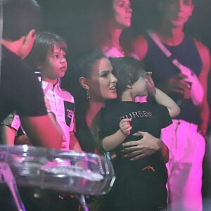 Gusttavo Lima recebeu Andressa Suita e os filhos no palco em show no RJ