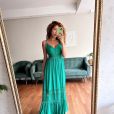 Verde fica perfeito em vestidos soltos e fresquinhos, como o escolhido pela influencer Bruna Vieira