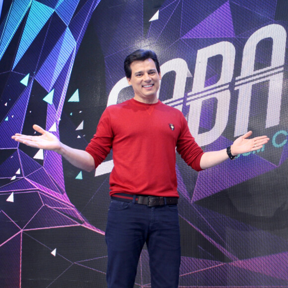 Celso Portiolli manteve a rotina no SBT após retirar câncer na bexiga